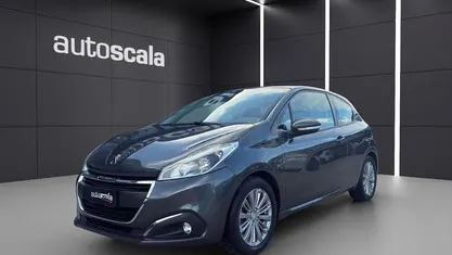 Usata 2017 Peugeot 208 Active Utilitaria | 8990 € (Buon prezzo)