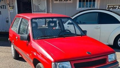 Usata Opel Corsa 45 CV (33 kW) 1992 Rosso Berlina