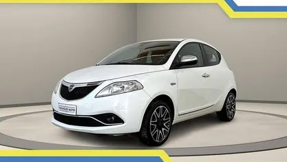 Usata 2018 Lancia Ypsilon Platinum Utilitaria | 9950 € (Buon prezzo)