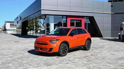 Nuova Fiat 600 La Prima 101 CV (74 kW) 2025 Blu SUV