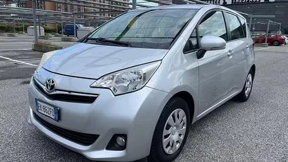 Usata Toyota Verso-S Active 99 CV (72 kW) 2011 Monovolume