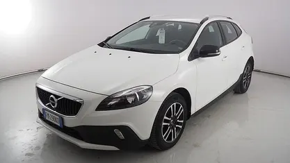 Usata 2017 Volvo V40 CC Business Edition Station wagon | 13.900 € (Buon prezzo)
