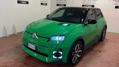 Usata Renault 5 E-Tech Komfort 110 kW (150 CV) 2024 Verde Berlina