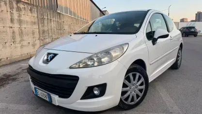 Usata Peugeot 207 70 CV (51 kW) 2012 Bianco Berlina
