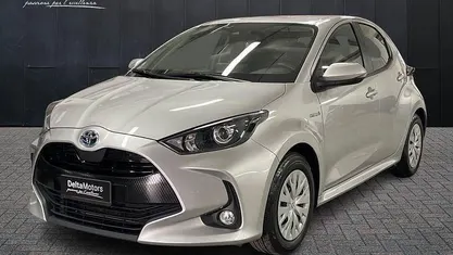 Usata Toyota Yaris Business Edition 116 CV (85 kW) 2021 Grigio metallizzato Utilitaria