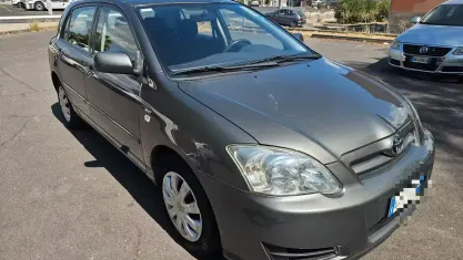 Usata Toyota Corolla 90 CV (66 kW) 2005 Grigio Berlina