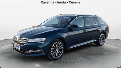 Gebraucht Skoda Superb LAURIN & KLEMENT 200 PS (147 kW) 2023 Grün Kombi