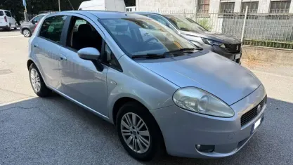 Usata Fiat Grande Punto Dynamic 90 CV (66 kW) 2007 Argento pastello Utilitaria