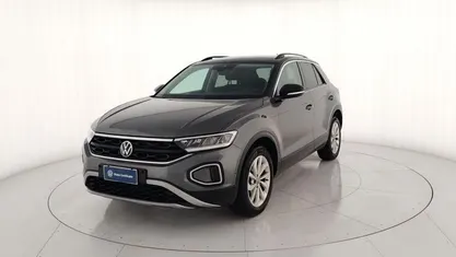 Grigio metallizzato Usata 2022 VW T-Roc Life SUV | 22.300 € (Buon prezzo)