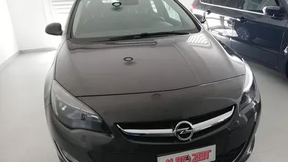 Usata Opel Astra 140 CV (102 kW) 2014 Grigio Station wagon