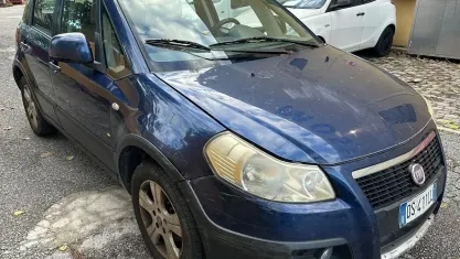 Usata Fiat Sedici Emotion 120 CV (88 kW) 2008 Bluazzurro SUV