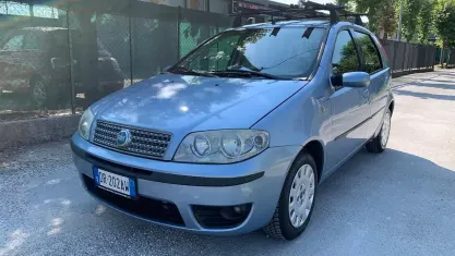 Usata Fiat Punto Classica 69 CV (50 kW) 2008 Bluazzurro Utilitaria