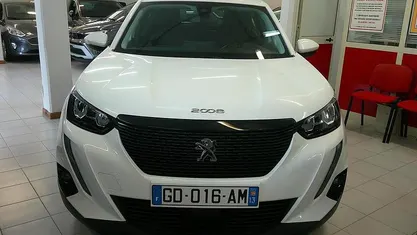 Usata Peugeot 2008 Active 110 CV (80 kW) 2021 Bianco SUV