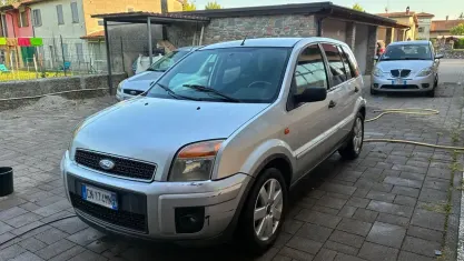 Usata Ford Fusion 68 CV (50 kW) 2004 Grigio Utilitaria