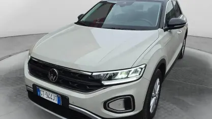 Usata VW T-Roc Life 110 CV (80 kW) 2024 Beige SUV