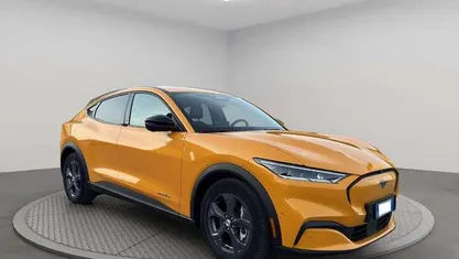 Usata Ford Mustang Mach-E Standard Range 197 kW (269 CV) 2023 Orange pastello SUV