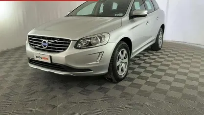 Usata Volvo XC60 Kinetic 136 CV (100 kW) 2015 Argento SUV