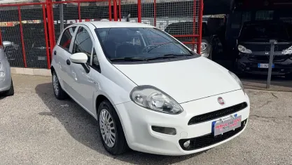 Usata Fiat Punto Lounge 77 CV (56 kW) 2016 Bianco Utilitaria