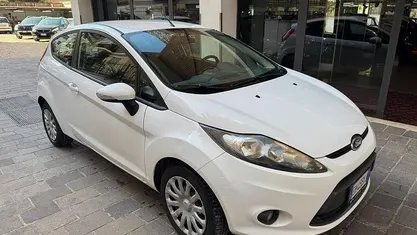 Usata 2011 Ford Fiesta Titanium Utilitaria | 3450 € (Buon prezzo)
