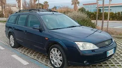 Usata Ford Mondeo 131 CV (96 kW) 2002 Blu Station wagon