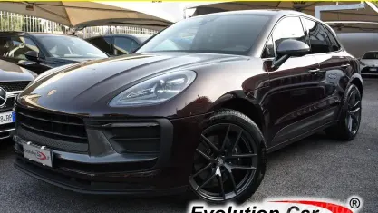 Usata Porsche Macan 265 CV (194 kW) 2024 Bordeaux metallizzato SUV