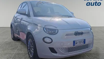 Usata 2024 Fiat 500e Action Tre volumi | 18.790 € (Buon prezzo)