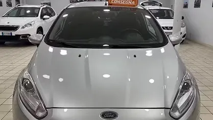Usata Ford Fiesta Titanium 80 CV (58 kW) 2013 Grigio Utilitaria