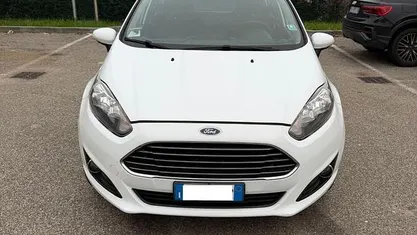Usata Ford Fiesta 75 CV (55 kW) 2014 Berlina