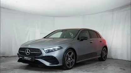 Grigio Nuova 2025 Mercedes A180 Advanced Plus Tre volumi | 37.044 € (Buon prezzo)