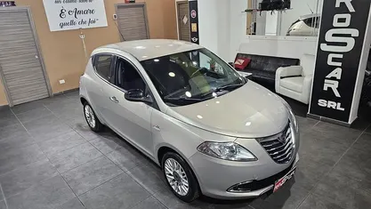 Usata Lancia Ypsilon Gold 95 CV (69 kW) 2015 Marrone Utilitaria