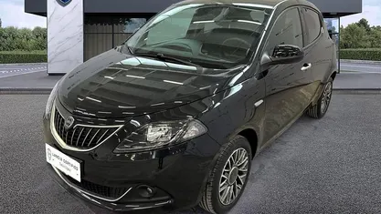 Usata Lancia Ypsilon Gold 69 CV (50 kW) 2023 Nero Utilitaria