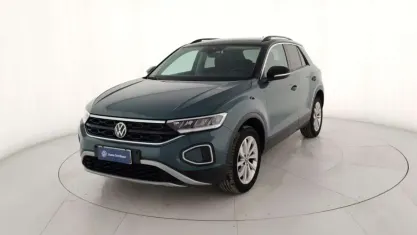 Usata VW T-Roc Life 110 CV (80 kW) 2023 Blu SUV
