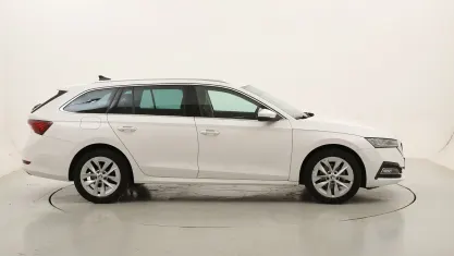 Usata Skoda Octavia Style 150 CV (110 kW) 2023 Biancobianco Station wagon