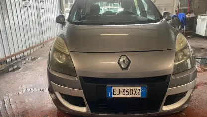 Usata Renault Scénic III Dynamique 110 CV (80 kW) 2011 Grigio Monovolume
