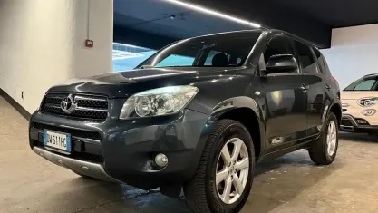 Usata Toyota RAV4 Sol 158 CV (116 kW) 2009 Grigio SUV