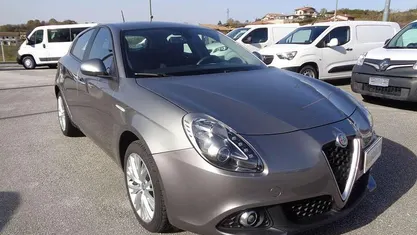 Grigio Usata 2018 Alfa Romeo Giulietta Business Tre volumi | 10.999 € (Buon prezzo)