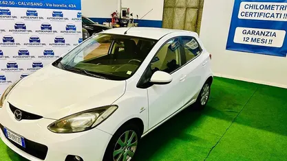 Usata Mazda 2 75 CV (55 kW) 2010 Bianco Utilitaria