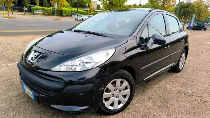 Usata Peugeot 207 68 CV (50 kW) 2009 Nero Berlina