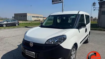 Usata Fiat Doblò 95 CV (69 kW) 2019 Bianco pastello Monovolume