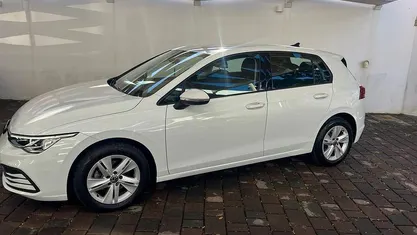 Usata VW Golf VIII Life 110 CV (80 kW) 2022 Bianco Berlina