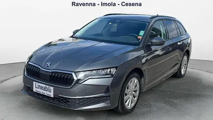 Grigio Usata 2024 Skoda Octavia Executive Station wagon | 23.500 € (Buon prezzo)