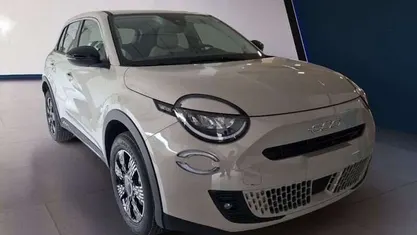 Beige Usata 2024 Fiat 600 Pop SUV | 18.950 € (Super prezzo)