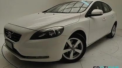 Usata Volvo V40 Momentum 120 CV (88 kW) 2016 Bianco Utilitaria