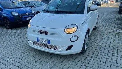 Usata Fiat 500e Action 69 kW (95 CV) 2022 Bianco Utilitaria
