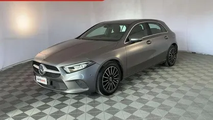 Usata Mercedes A180 116 CV (85 kW) 2019 Grigio Berlina