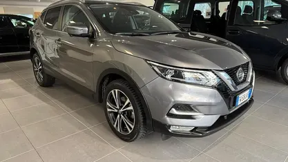 Usata Nissan Qashqai N-Connecta 140 CV (102 kW) 2019 Grigio SUV