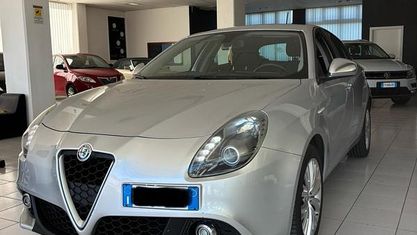 Usata Alfa Romeo Giulietta Super 120 CV (88 kW) 2017 Argento Utilitaria