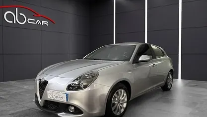 Gray Usata 2016 Alfa Romeo Giulietta Tre volumi | 8990 € (Buon prezzo)