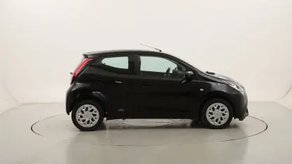 Usata Toyota Aygo Cool 72 CV (52 kW) 2021 Neronero Utilitaria