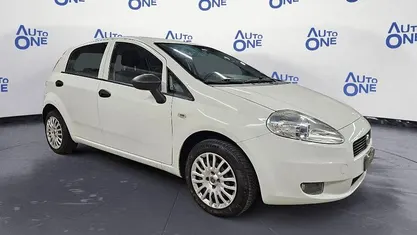 Usata Fiat Punto Pop 75 CV (55 kW) 2012 Bianco Utilitaria